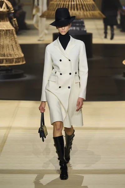 Look 32